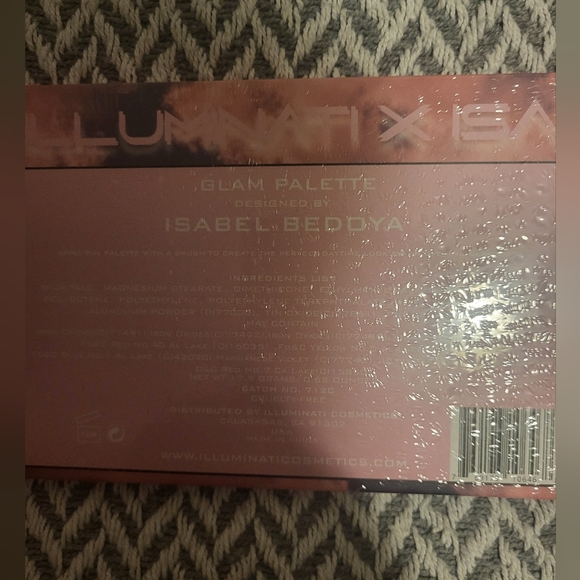 ILLUMINATI Cosmetics x ISA Eyeshadow Palette - Picture 5 of 5